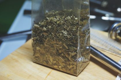 guide comment savoir si ma yerba maté est toujours bonne périmée expiration conserver stockage feuilles herbe thé humidité conseil