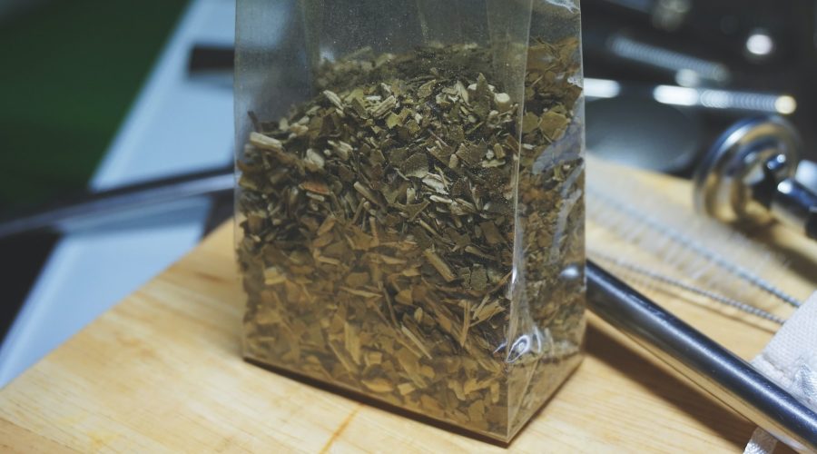 guide comment savoir si ma yerba maté est toujours bonne périmée expiration conserver stockage feuilles herbe thé humidité conseil